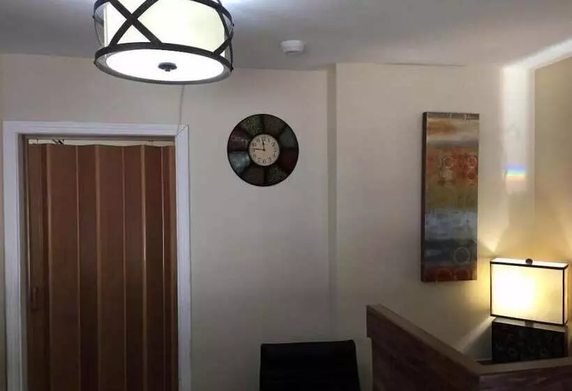 בית מלון כפרי Civic Center Inn