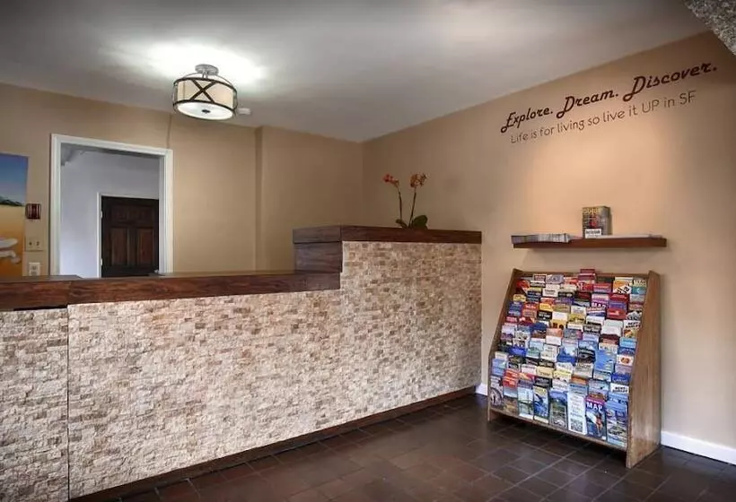 בית מלון כפרי Civic Center Inn