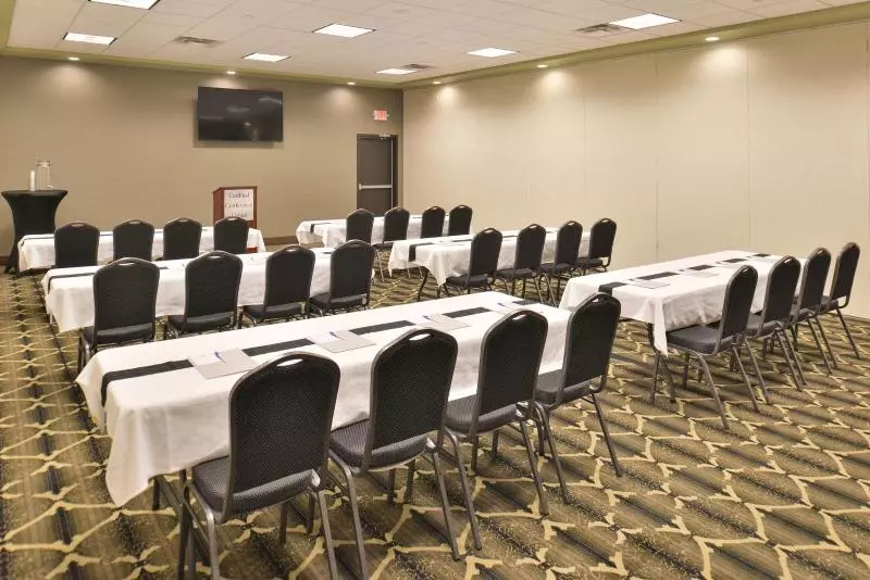 Отель Cottonwood Inn And Conference Center