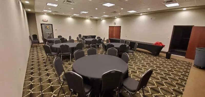 Отель Cottonwood Inn And Conference Center