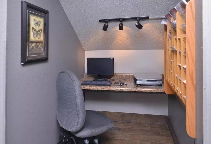 Отель Cottonwood Inn And Conference Center