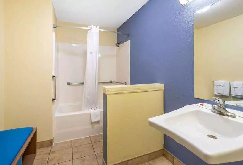 Отель Days Inn By Wyndham Alamogordo