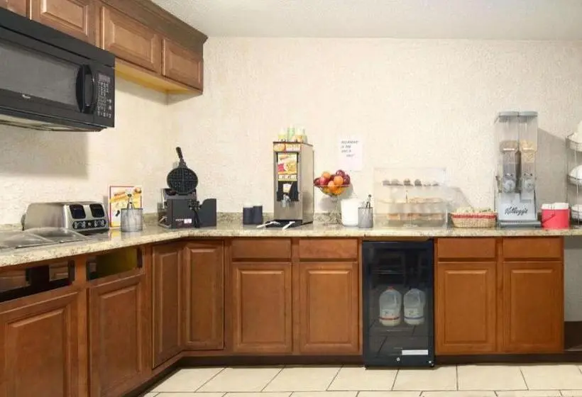 ホテル Days Inn By Wyndham Brunswick/st. Simons Area