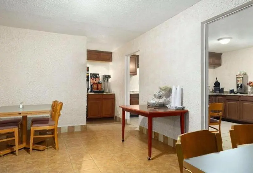 ホテル Days Inn By Wyndham Brunswick/st. Simons Area
