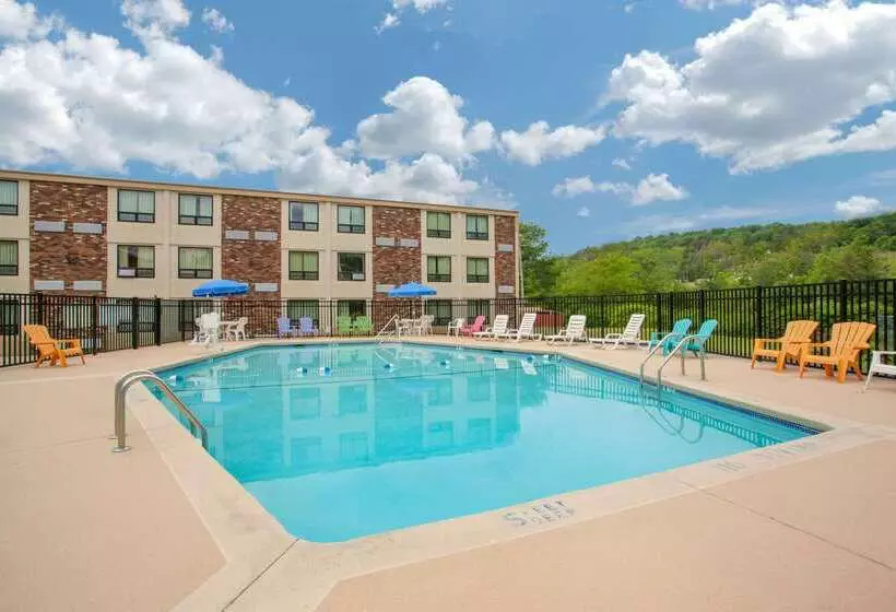 ホテル Days Inn By Wyndham Liberty