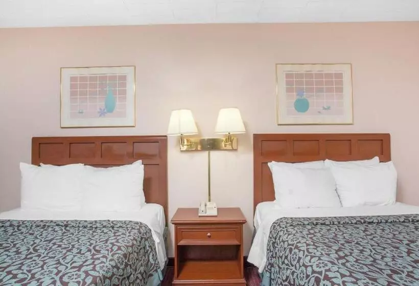 ホテル Days Inn By Wyndham Liberty