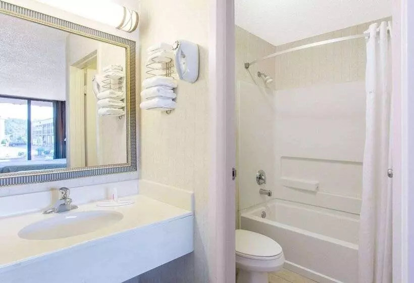 호텔 Days Inn By Wyndham Princeton