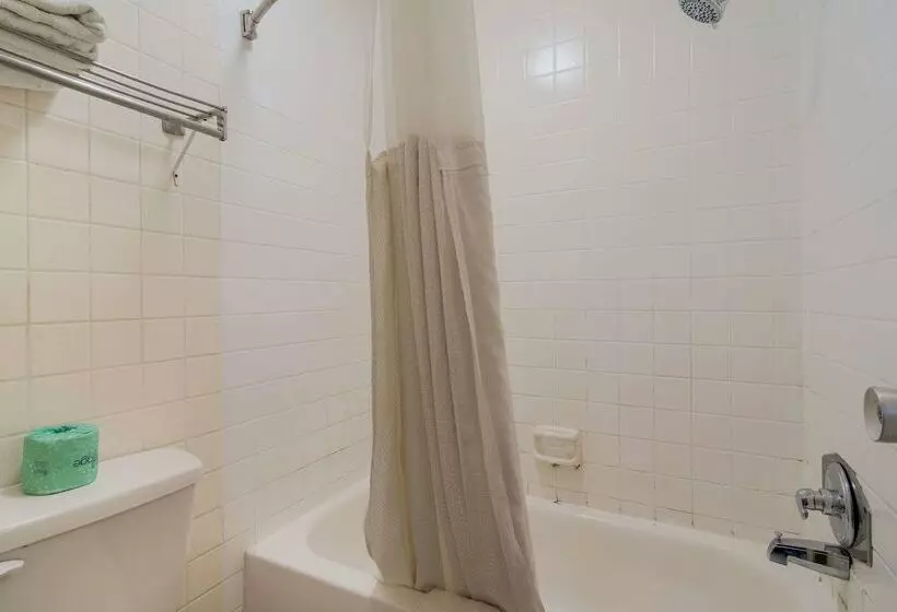 فندق Econo Lodge Goldsboro Hwy 70