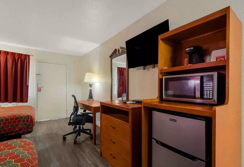 فندق Econo Lodge Goldsboro Hwy 70