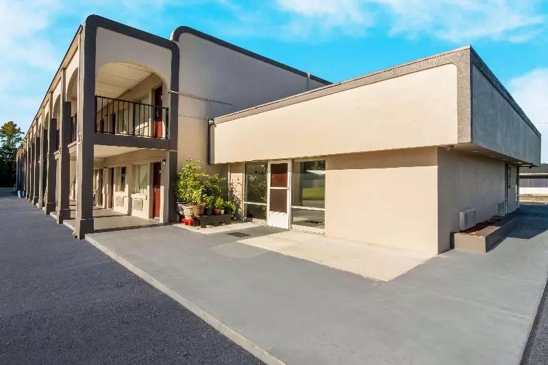 فندق Econo Lodge Goldsboro Hwy 70