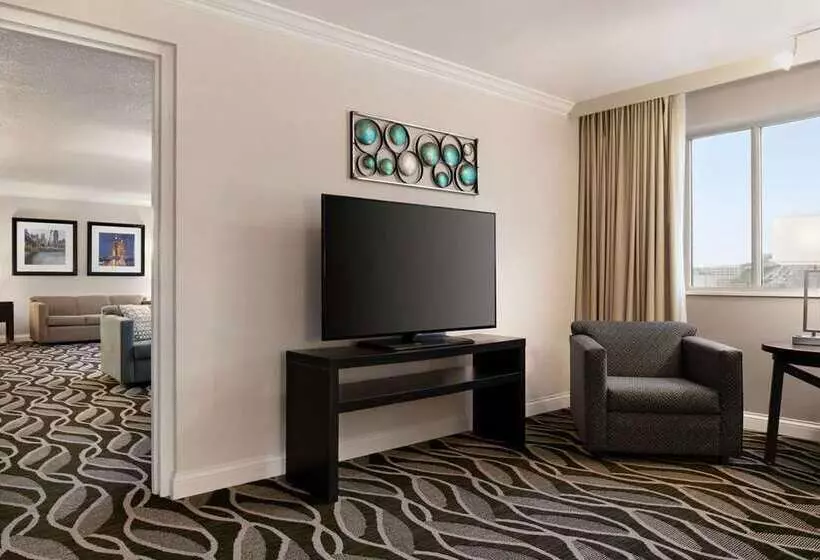 Hotel Embassy Suites By Hilton Cincinnati Rivercenter