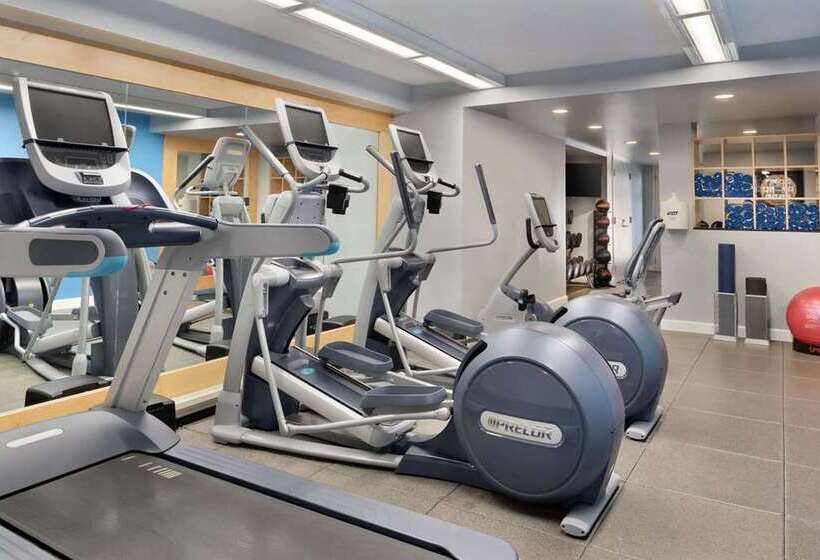 فندق Embassy Suites By Hilton Cincinnati Rivercenter