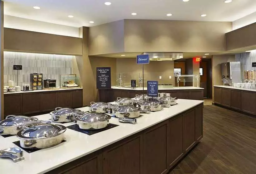 فندق Embassy Suites By Hilton Crystal City National Airport