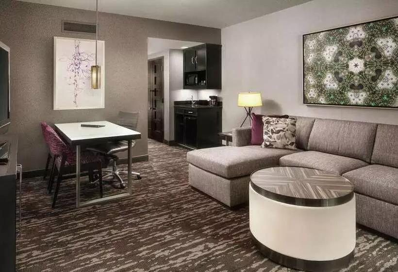 فندق Embassy Suites By Hilton Crystal City National Airport