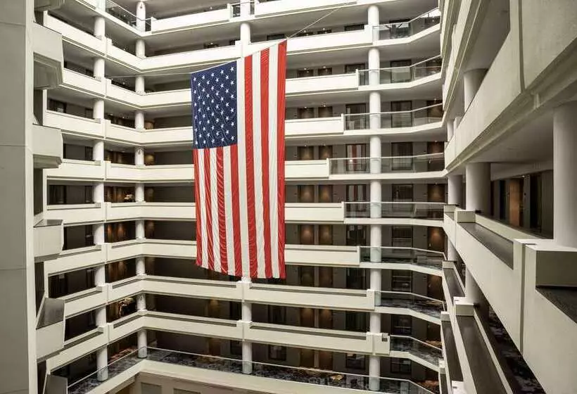 فندق Embassy Suites By Hilton Crystal City National Airport