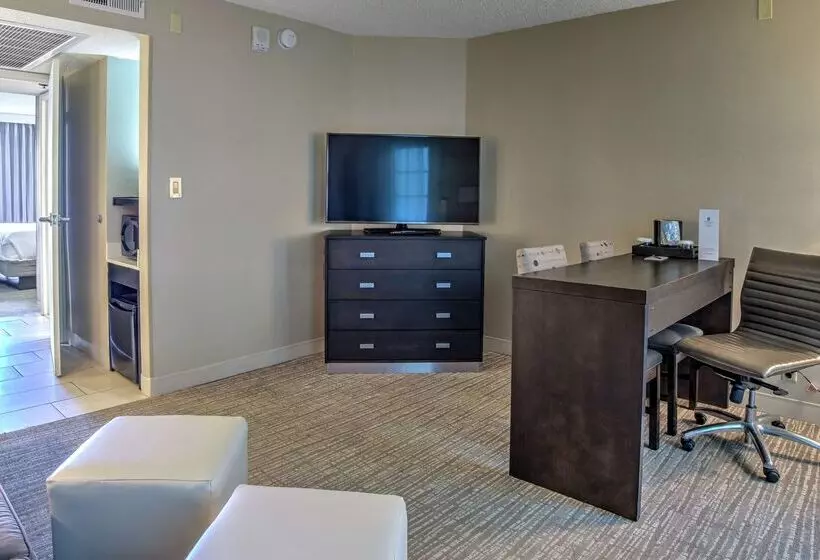 فندق Embassy Suites By Hilton Indianapolis North