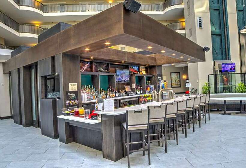 هتل Embassy Suites By Hilton Indianapolis North