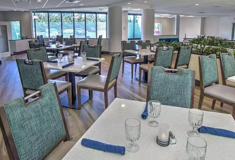 فندق Embassy Suites By Hilton Indianapolis North