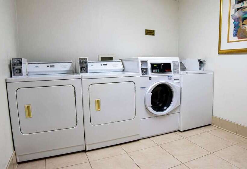 هتل Embassy Suites By Hilton Indianapolis North