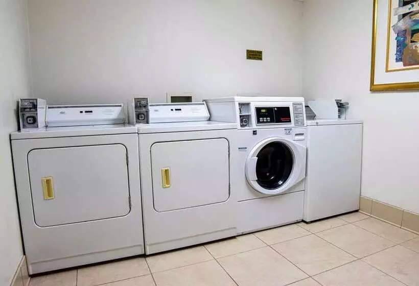 فندق Embassy Suites By Hilton Indianapolis North