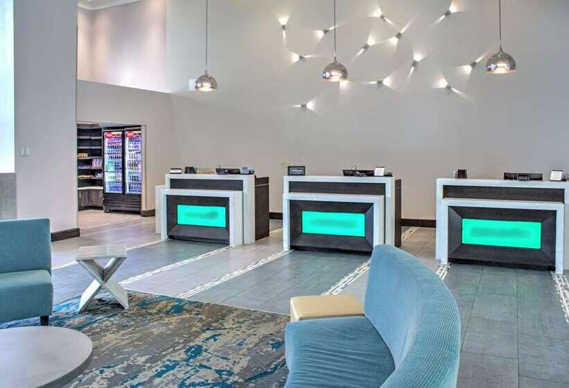 هتل Embassy Suites By Hilton Indianapolis North