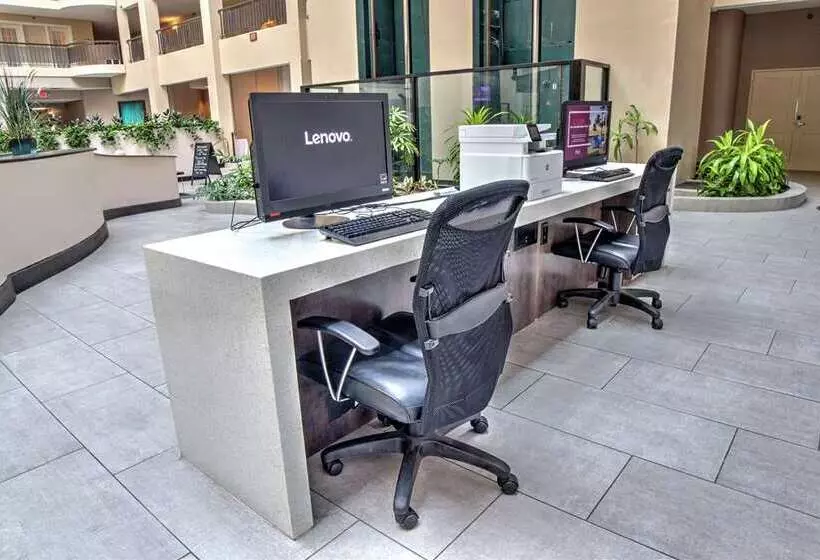 فندق Embassy Suites By Hilton Indianapolis North