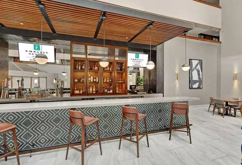 בית מלון כפרי Embassy Suites By Hilton Oklahoma City Will Rogers Airport