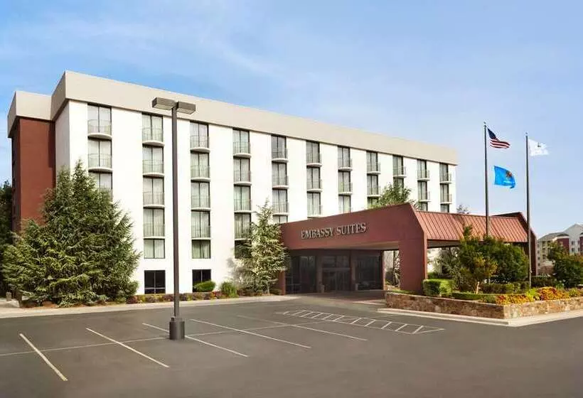 בית מלון כפרי Embassy Suites By Hilton Oklahoma City Will Rogers Airport