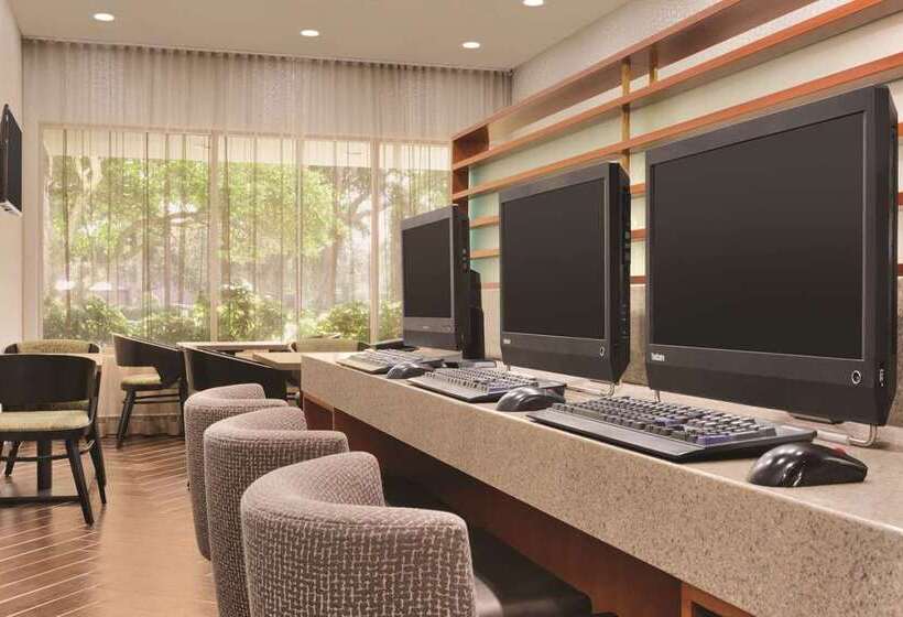 Отель Embassy Suites By Hilton Orlando International Dr Icon Park