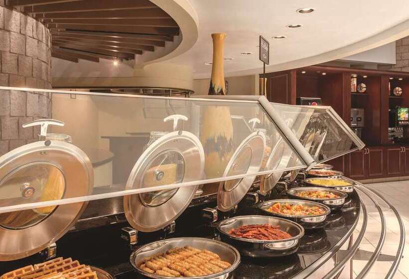 Отель Embassy Suites By Hilton Orlando International Dr Icon Park