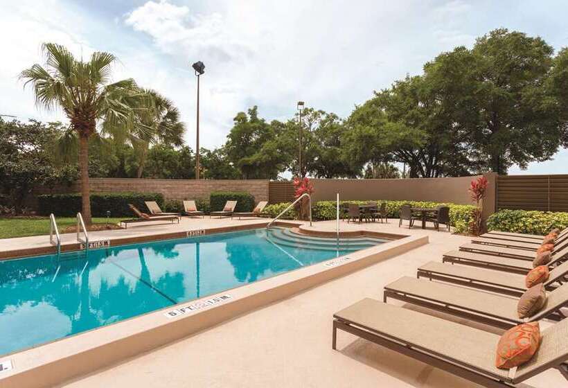 Отель Embassy Suites By Hilton Orlando International Dr Icon Park