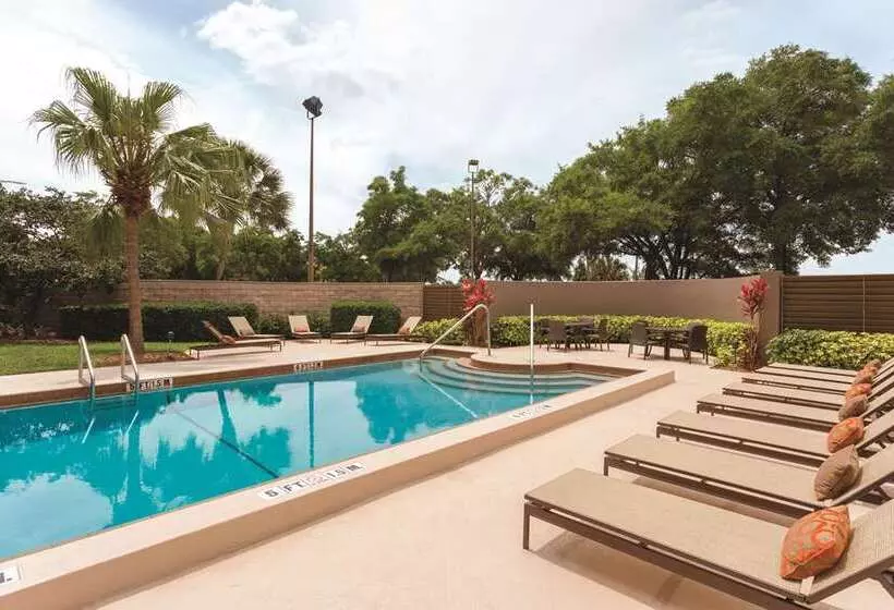 هتل Embassy Suites By Hilton Orlando International Dr Icon Park