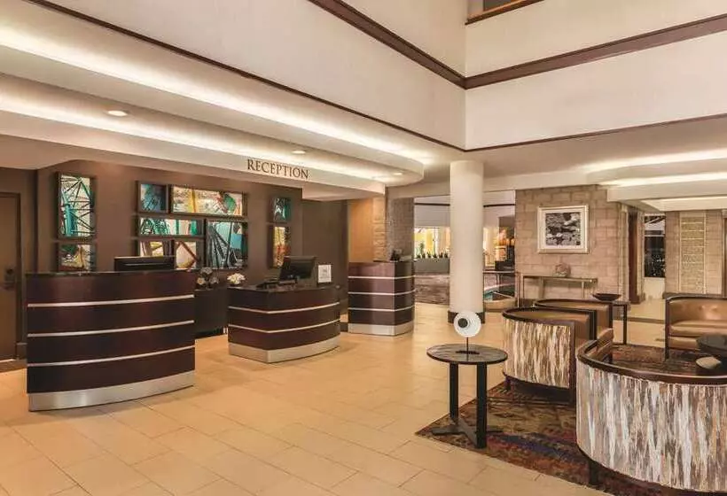 هتل Embassy Suites By Hilton Orlando International Dr Icon Park