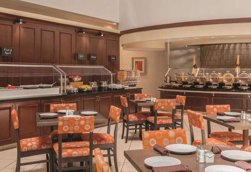 Отель Embassy Suites By Hilton Orlando International Dr Icon Park