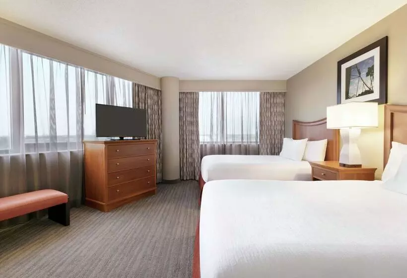 هتل Embassy Suites By Hilton Orlando International Dr Icon Park