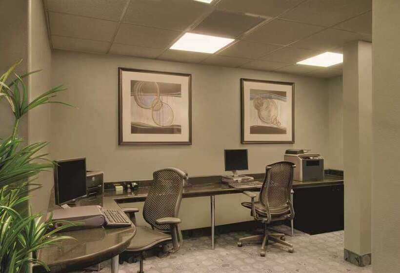 בית מלון כפרי Embassy Suites By Hilton Phoenix Biltmore