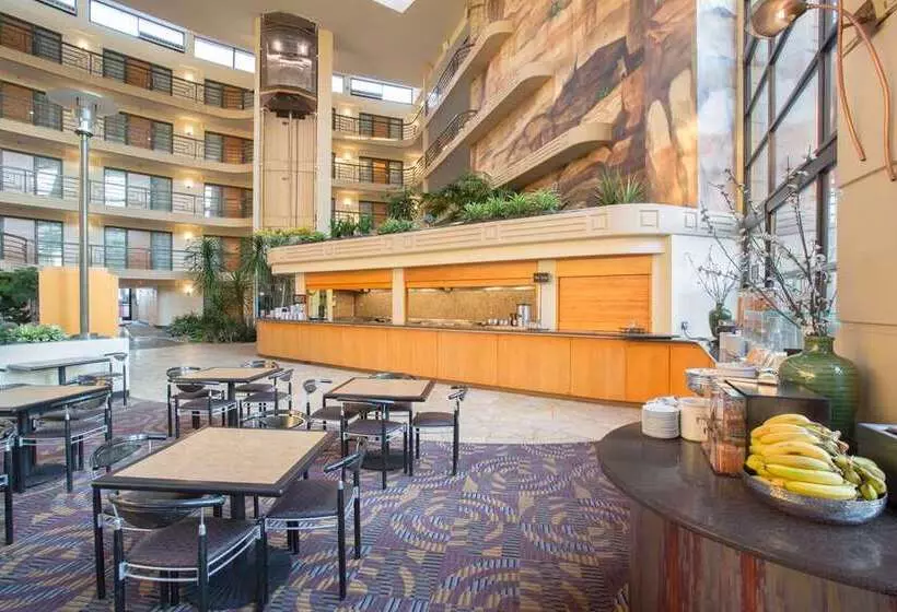 Szálloda Embassy Suites By Hilton Phoenix Biltmore