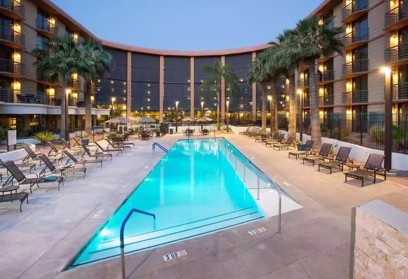 Szálloda Embassy Suites By Hilton Phoenix Biltmore