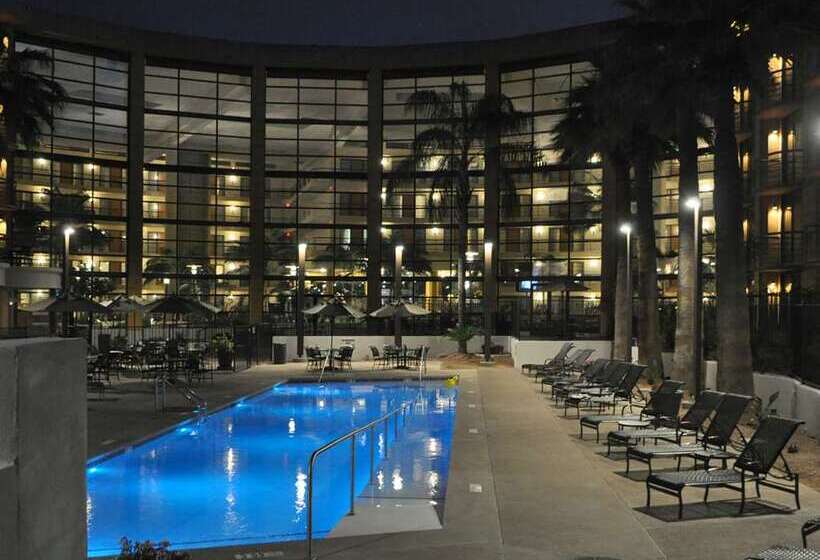 בית מלון כפרי Embassy Suites By Hilton Phoenix Biltmore