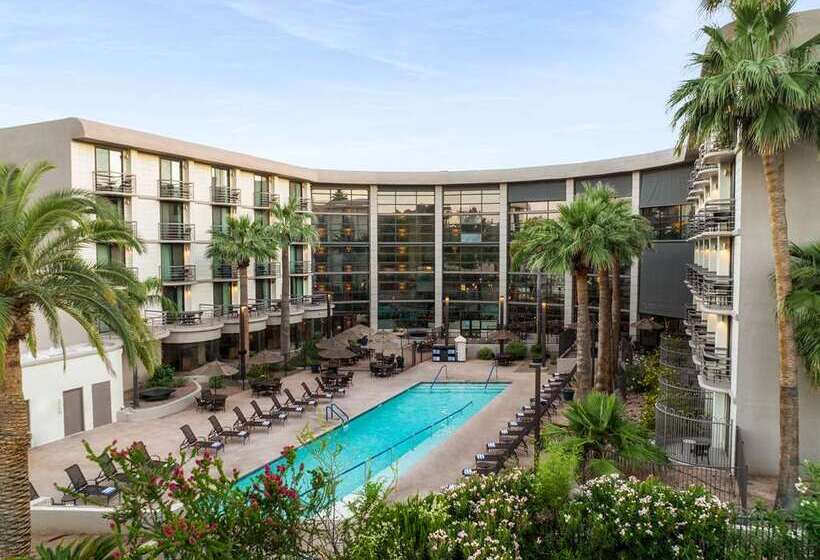 בית מלון כפרי Embassy Suites By Hilton Phoenix Biltmore