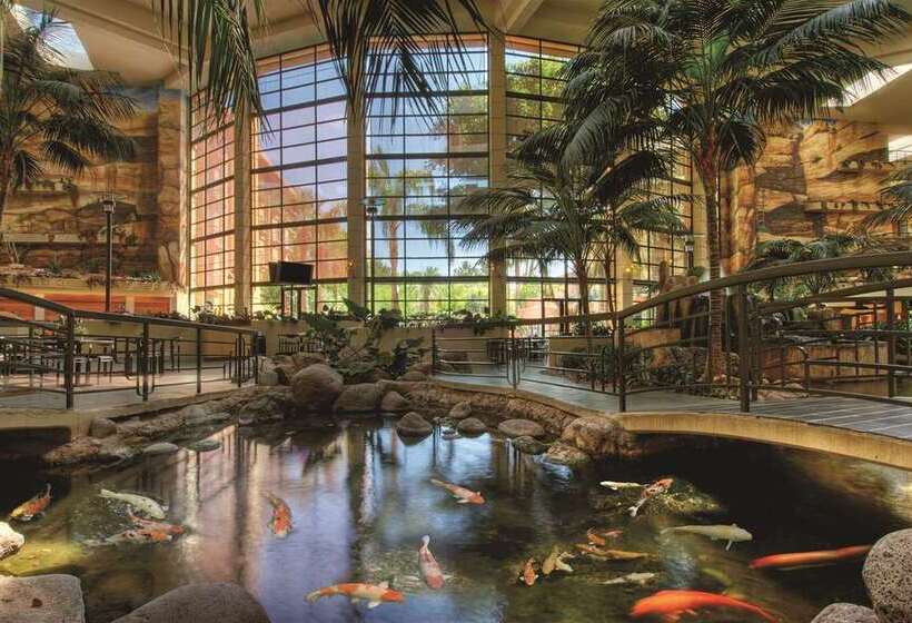 בית מלון כפרי Embassy Suites By Hilton Phoenix Biltmore