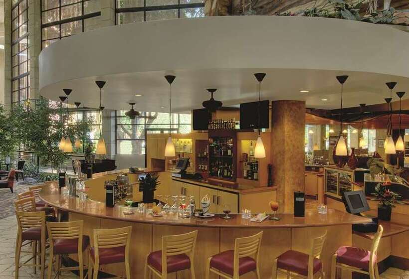 בית מלון כפרי Embassy Suites By Hilton Phoenix Biltmore