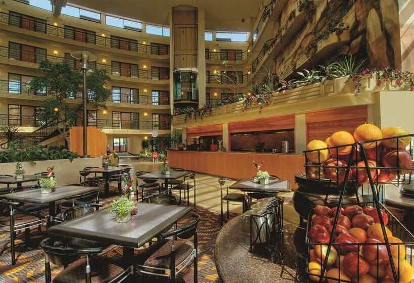 בית מלון כפרי Embassy Suites By Hilton Phoenix Biltmore