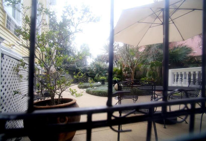 فندق Forsyth Park Inn