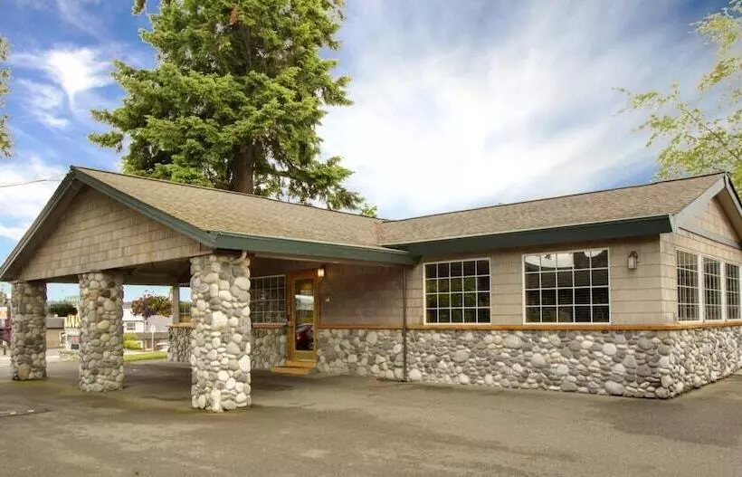 فندق Poulsbo Inn & Suites