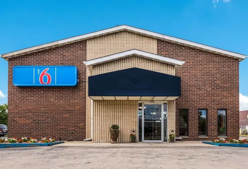 Motel 6madison, Wi  East