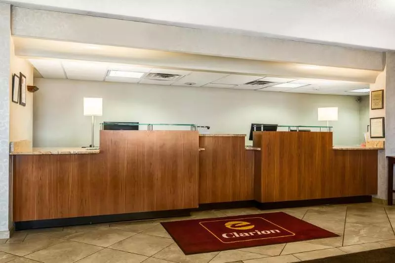 酒店 Clarion Inn