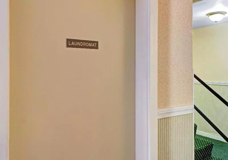 호텔 Days Inn By Wyndham Kittery