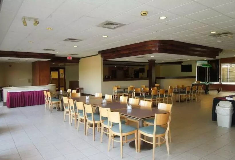 Отель Lorain Studio Suites