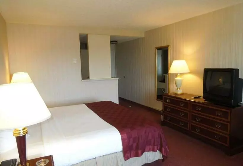 Отель Lorain Studio Suites